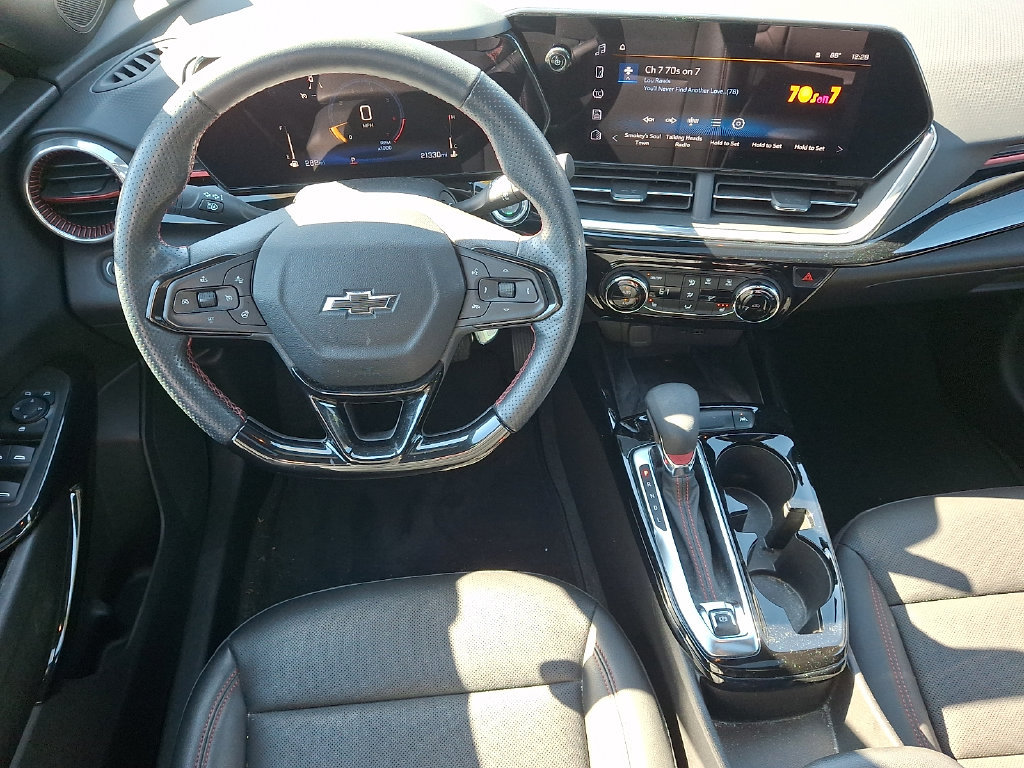 Used 2024 Chevrolet Trax RS w/ Sunroof Package FWD image 13