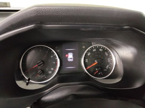 Used 2021 Toyota RAV4 XLE Premium FWD image 17