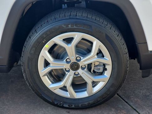 New 2026 Jeep Compass Latitude image 38