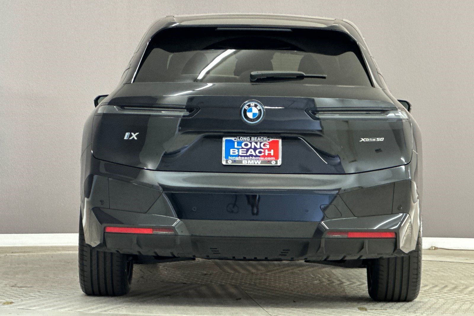 Used 2024 BMW iX xDrive50 w/ Premium Package AWD/4WD image 9
