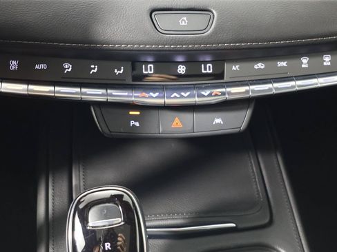 Used 2023 Cadillac XT4 Premium Luxury FWD image 14