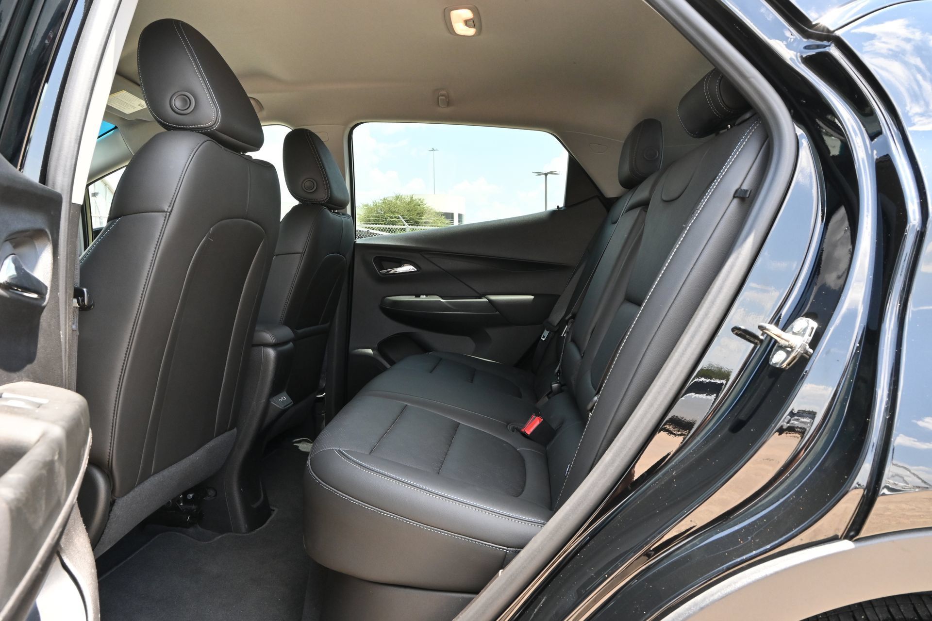 Used 2023 Chevrolet Bolt LT w/ Infotainment Package FWD image 21