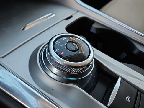 Used 2024 Ford Explorer Limited image 21