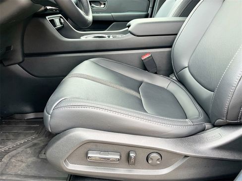 Used 2025 Honda Pilot EX-L image 19