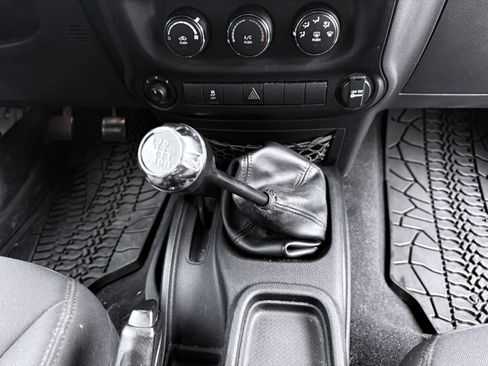 Used 2013 Jeep Wrangler Sport AWD/4WD image 14