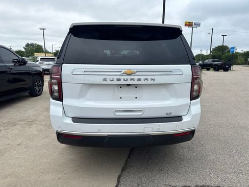 Used 2023 Chevrolet Suburban LT w/ Luxury Package RWD image 5