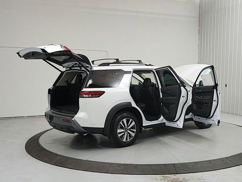 New 2026 Nissan Pathfinder SL FWD image 15