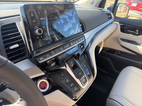 New 2026 Honda Odyssey Touring image 12