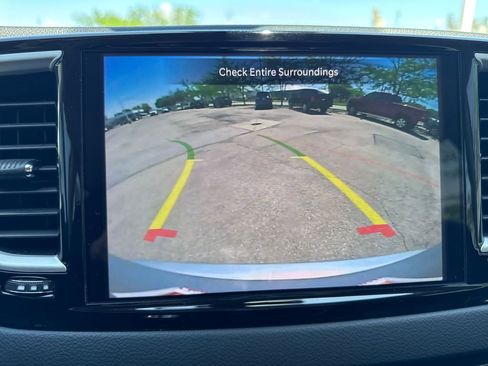 Used 2023 Chrysler Pacifica Touring-L FWD image 20