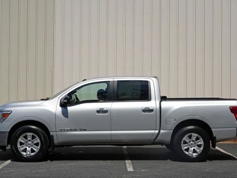 Used 2019 Nissan Titan SV AWD/4WD image 38