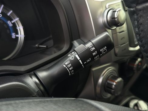Used 2018 Toyota 4Runner SR5 Premium AWD/4WD image 24