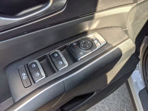 Certified 2025 Kia Sorento S w/ Panoramic Sunroof Package FWD image 12