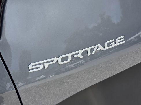 Used 2025 Kia Sportage EX FWD image 8