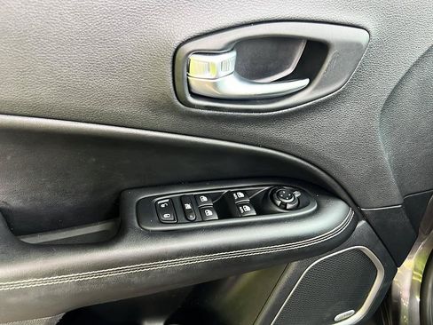 Used 2021 Jeep Compass Latitude w/ Sun and Sound Group FWD image 23