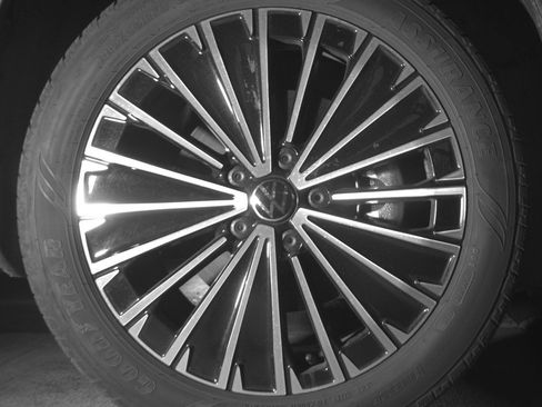 Used 2025 Volkswagen Taos SE image 13