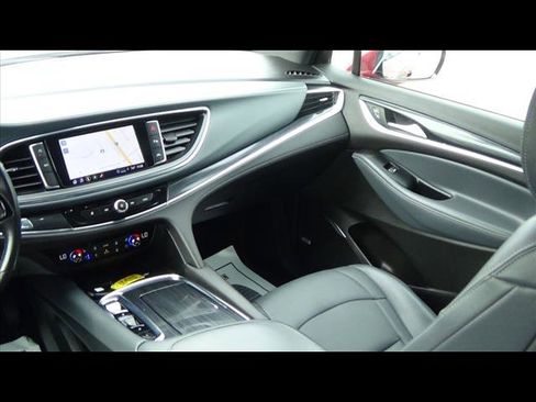 Used 2024 Buick Enclave Premium image 15