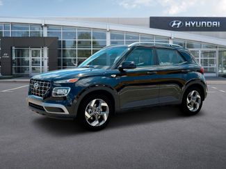 New 2025 Hyundai Venue SEL video 2