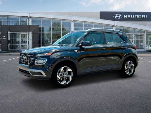 New 2025 Hyundai Venue SEL image 2