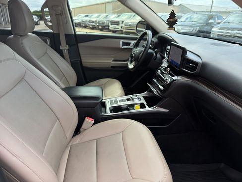 Used 2021 Ford Explorer Limited w/ Equipment Group 301A RWD image 40