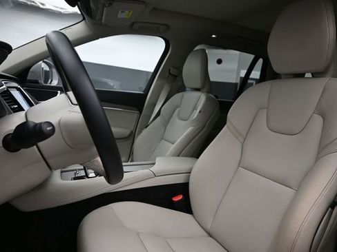 Used 2023 Volvo XC90 B5 Plus AWD/4WD image 10