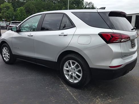 Used 2022 Chevrolet Equinox LS w/ LS Convenience Package image 6