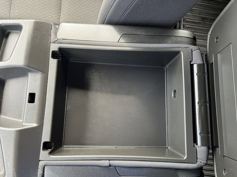 Used 2022 Chevrolet Silverado 1500 LT AWD/4WD image 28