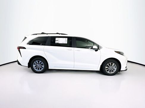 New 2026 Toyota Sienna LE image 10