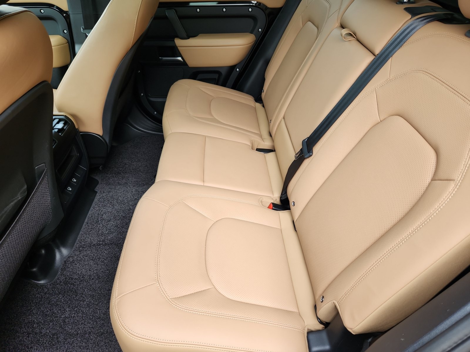 Used 2025 Land Rover Defender 110 S AWD/4WD image 17