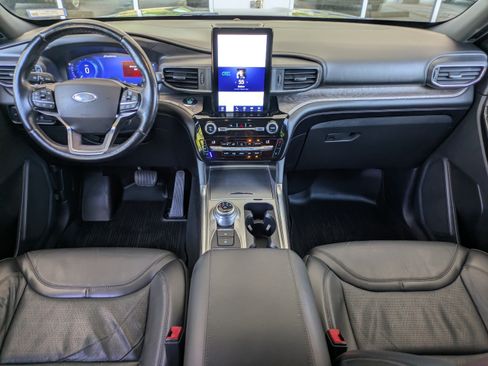 Certified 2021 Ford Explorer Platinum w/ Equipment Group 601A AWD/4WD image 17