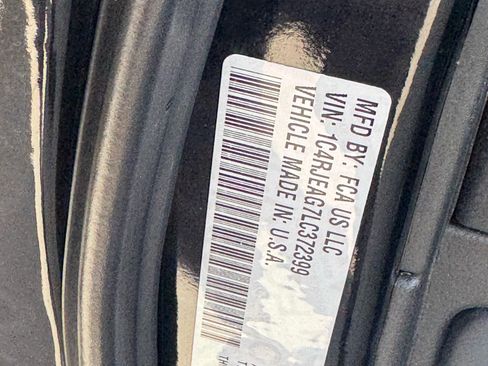Used 2020 Jeep Grand Cherokee Altitude RWD image 9