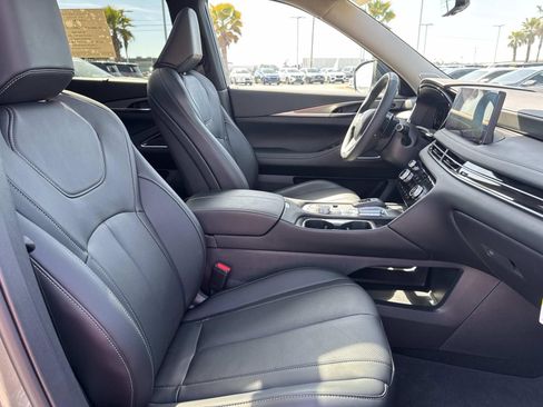 Certified 2025 INFINITI QX60 Luxe w/ Vision Package image 15