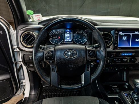 Used 2021 Toyota Tacoma TRD Off-Road w/ Technology Package AWD/4WD image 12