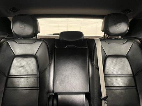 Certified 2023 Porsche Cayenne Platinum Edition image 16