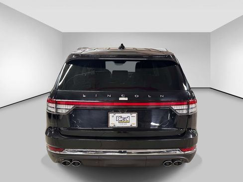 Used 2025 Lincoln Aviator AWD image 4