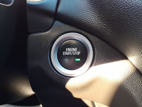 Used 2021 Chevrolet Equinox LT image 18