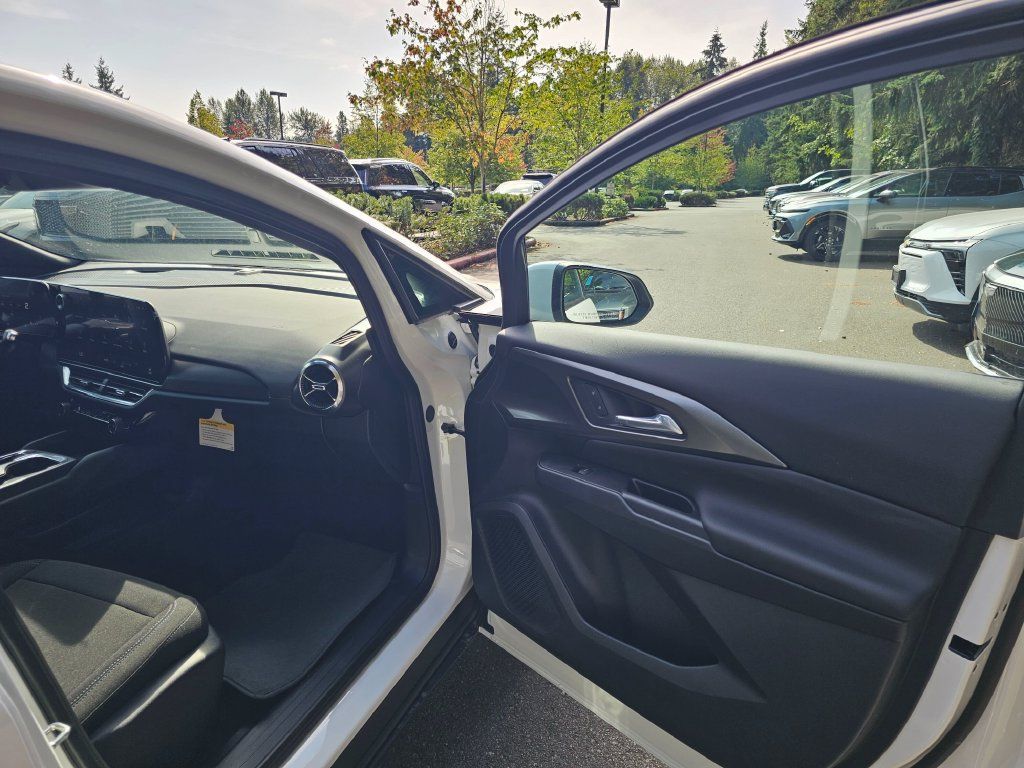 New 2026 Chevrolet Equinox EV LT FWD image 11