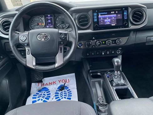 Used 2019 Toyota Tacoma TRD Sport image 9