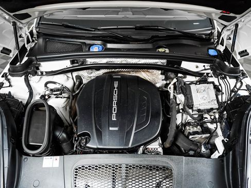 Certified 2020 Porsche Macan AWD/4WD image 12