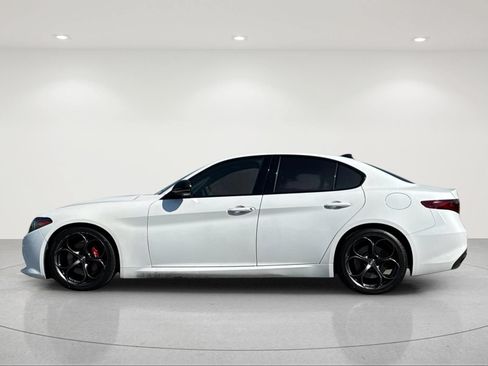 Used 2019 Alfa Romeo Giulia RWD image 2
