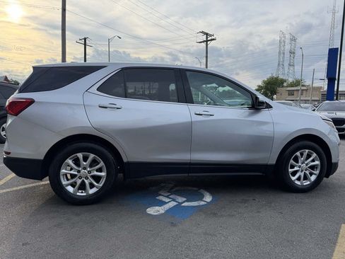 Used 2018 Chevrolet Equinox LT FWD image 4