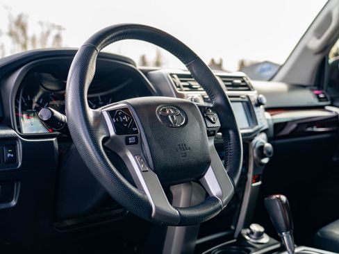 Used 2019 Toyota 4Runner SR5 AWD/4WD image 15