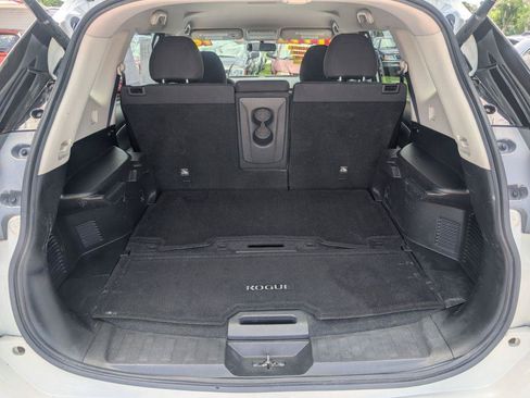 Used 2016 Nissan Rogue SV w/ SV Premium Package FWD image 11