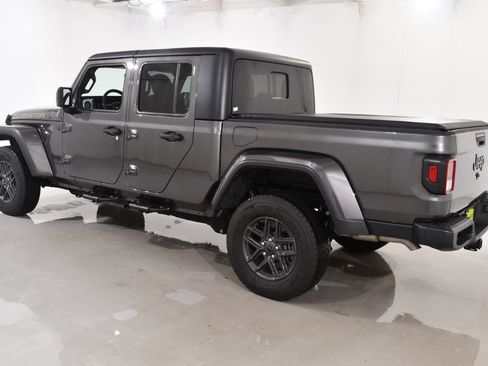 Used 2024 Jeep Gladiator Sport AWD/4WD image 15