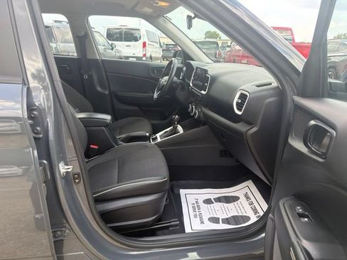 Used 2024 Hyundai Venue Limited FWD image 24