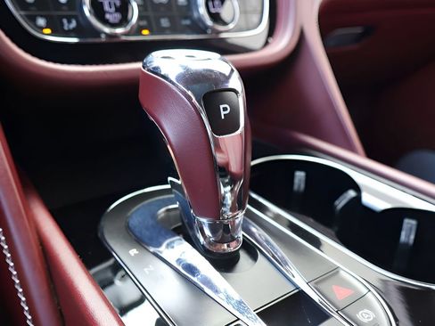 Used 2020 Bentley Bentayga AWD/4WD image 28