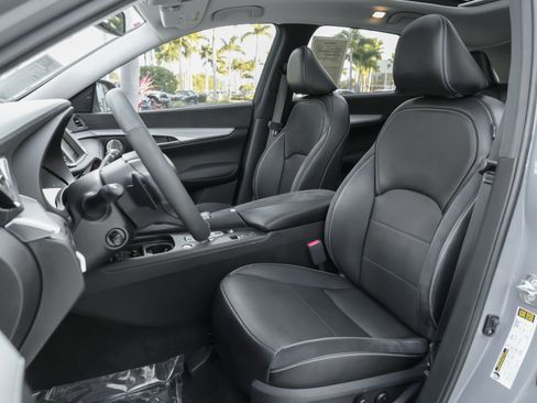 Used 2022 INFINITI QX50 Sensory image 7