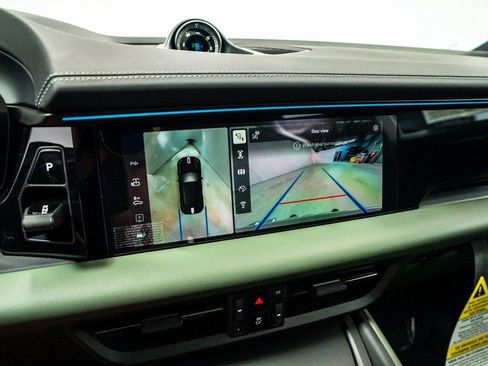 New 2026 Porsche Macan 4 Electric image 19