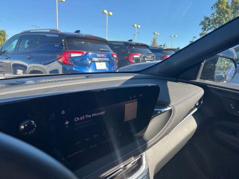 Used 2025 Buick Envista Sport Touring image 34