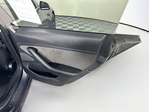 Used 2019 Tesla Model 3 Standard Range Plus RWD image 29