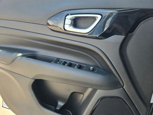New 2026 Jeep Compass Latitude AWD/4WD image 19